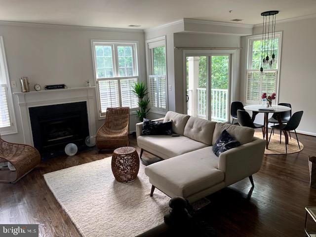 Building Photo - 4651 Longstreet Ln Unit 104