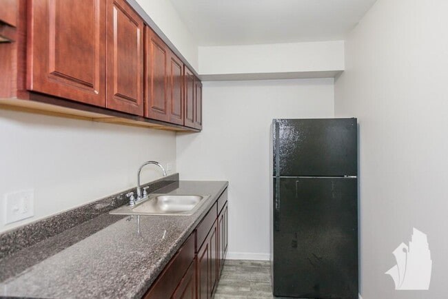1040 W Hollywood Ave Unit 102