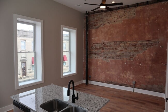 Building Photo - 128 N Water Ave Unit C