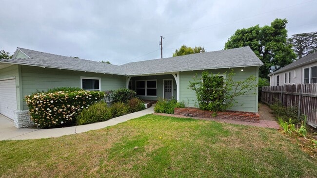 Photo - Sherman Oaks 3+2 w/great backyard + all ap...