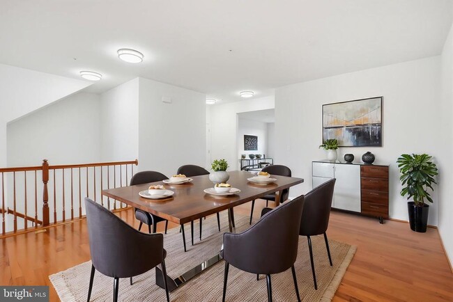 Building Photo - 43849 Kingston Station Terrace