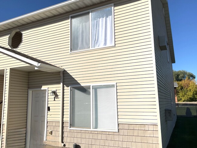 Building Photo - 721 20th St Unit 3