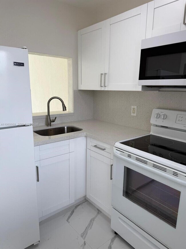 Photo - 4298 NW S Tamiami Canal Dr Unidad 5