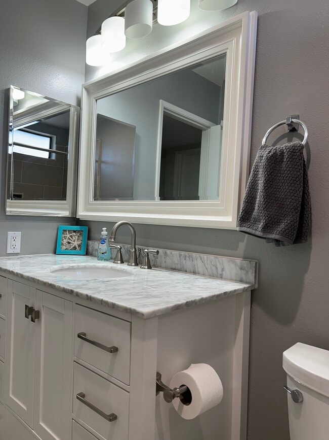 Photo - 15169 Magnolia Blvd