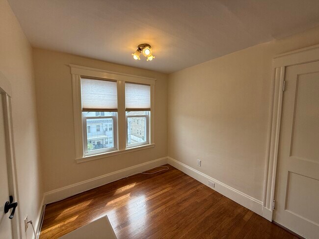 Building Photo - 19 Chauncey St Unit 3