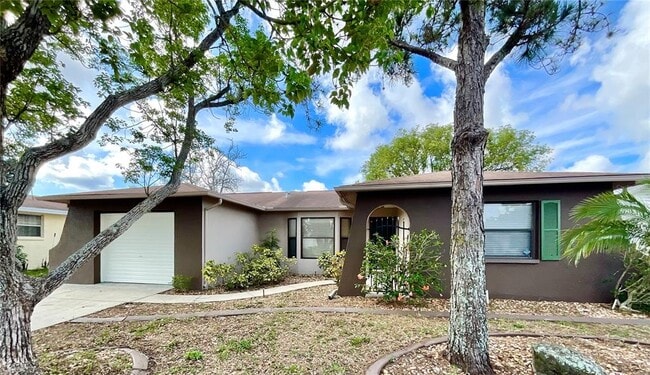 Building Photo - 8220 Westfield Dr Rental