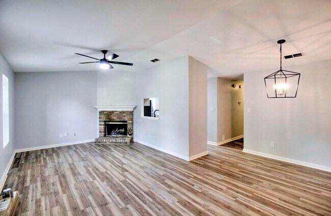 Photo - 425 High Point Ln