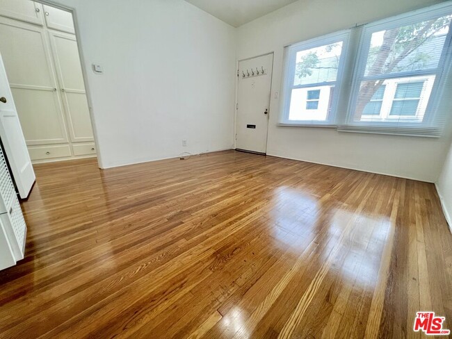 Photo - 2616 Santa Monica Blvd Unit 4