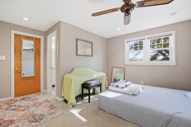 Building Photo - 405 Farrell St