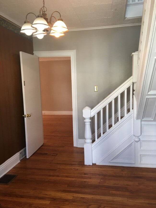 Photo - Gorgeous 5 bedroom 2 bath located on friendly neighborhood for rent!!!