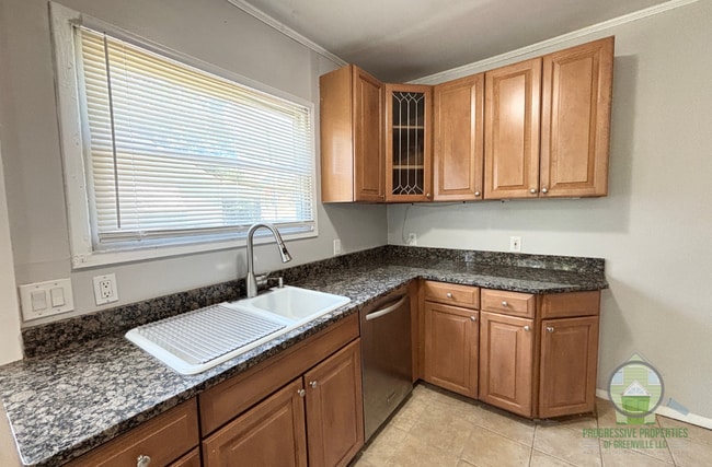 Photo - 109 Buist Ave