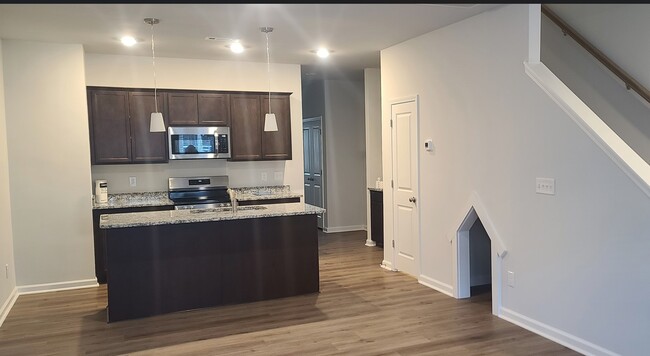 Photo - 240 Chesapeake Commons St