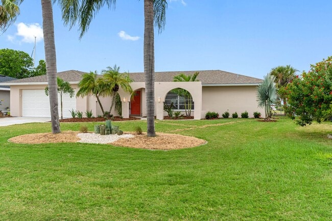 Photo - Sailboat-Ready Waterfront Home with Specta...