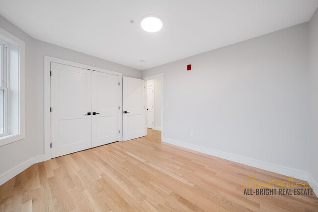 Photo - 9 Wenham St Unit 3