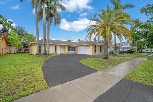 Building Photo - 3441 N Hills Dr