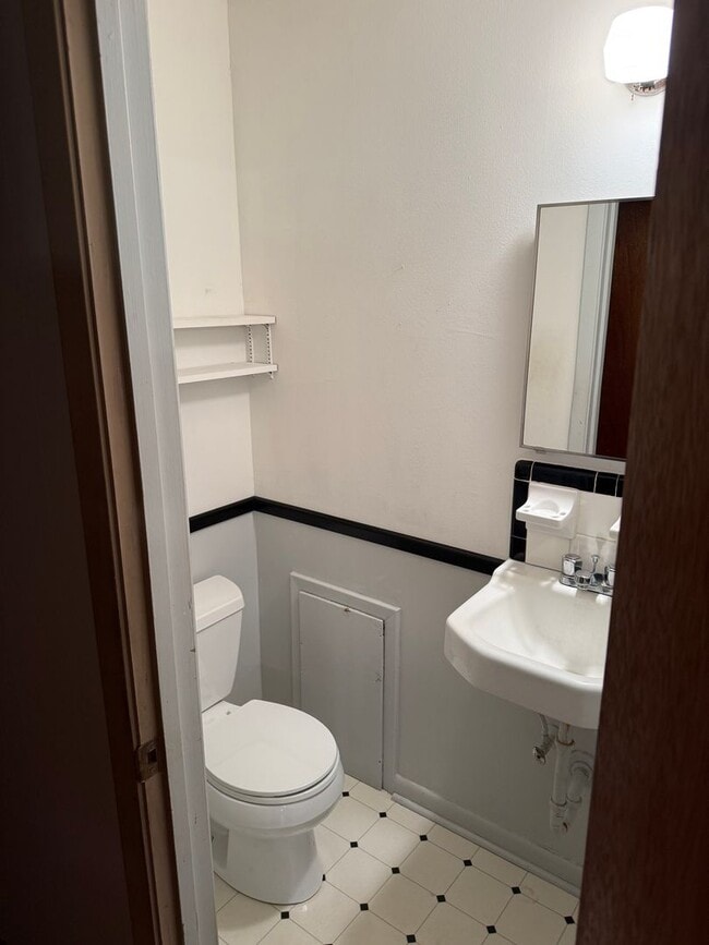 Photo - 3 Bed/1.5 Bath in Broadmoor School District