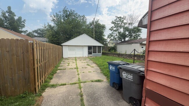 Photo - Charming 2-Bedroom Home in Toledo – Cozy & Convenient!
