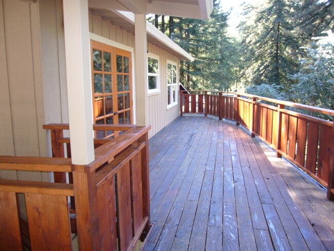 Building Photo - Private One + Bedroom Hilltop Home, Washer/Dryer & Storage