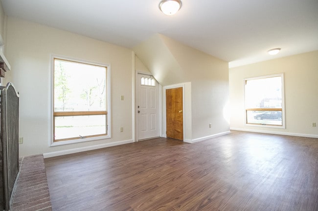 Photo - 2943 Escott Ave