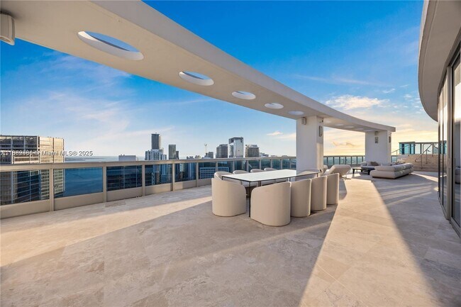 Building Photo - 200 Biscayne Blvd Way Unit PH5402