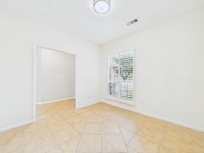 Photo - 519 Promenade Blvd