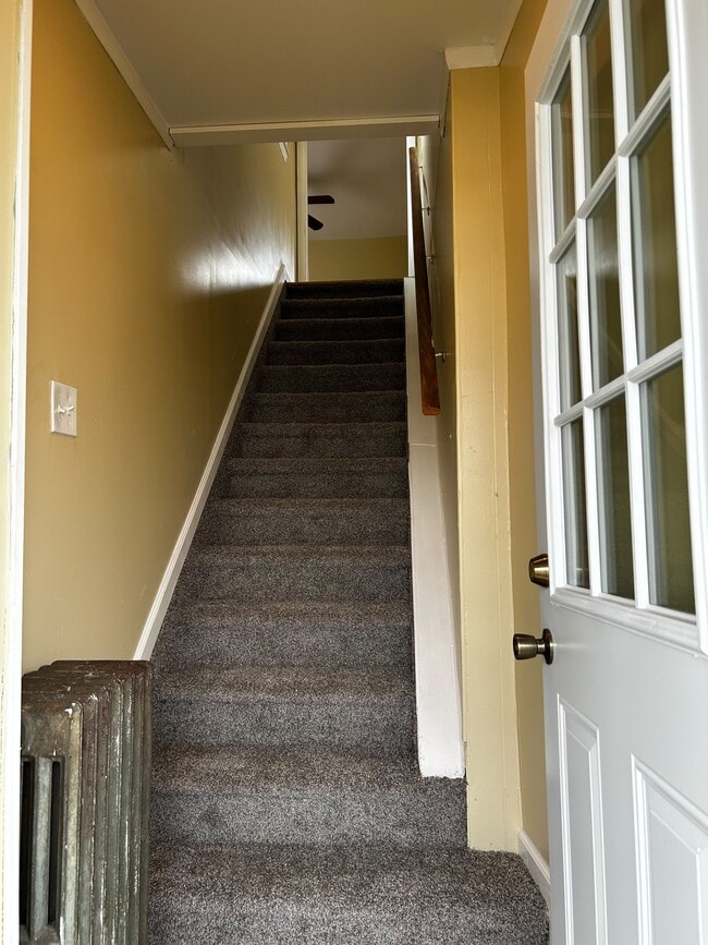 Photo - 41 Fallbrook St Unit UPSTAIRS