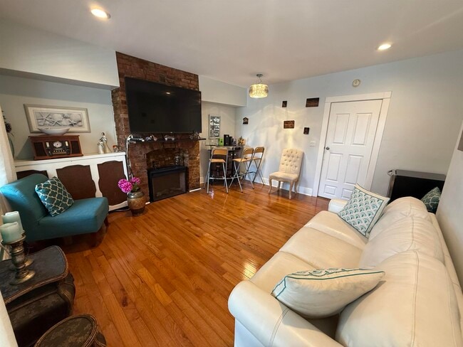 Photo - 60 CARLTON Ave