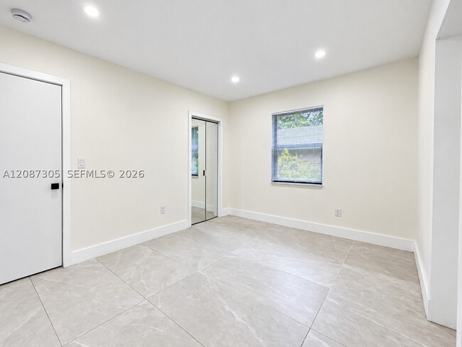 1043 NW 48th St