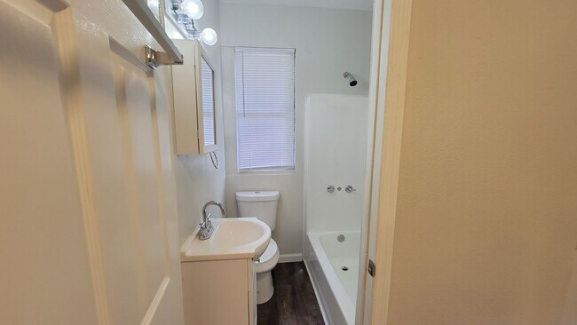905 East Ave Unidad Guest house