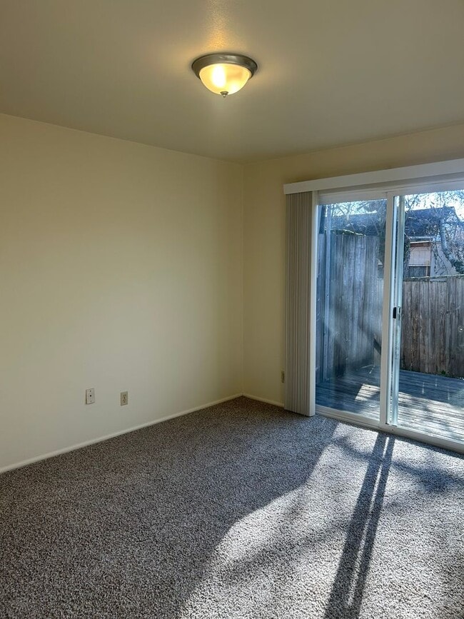 Photo - (964) 1 Bedroom / 1 Bathroom - Under New Management! Unit 03