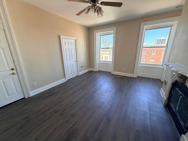 Building Photo - 2 Bed - 1 Bath Beautiful Apartment in Center Square, Albany. Unit Apt #3