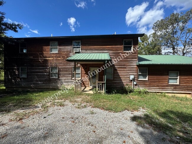 Photo - 4-bedroom, 3-bath Log Home in the Fairview area