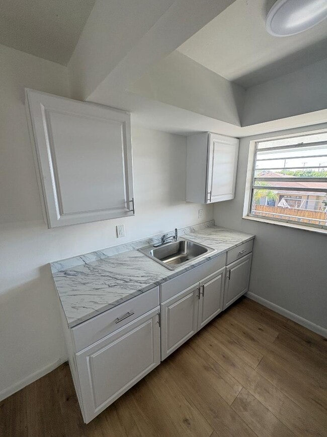 Photo - 1406 Barton Rd