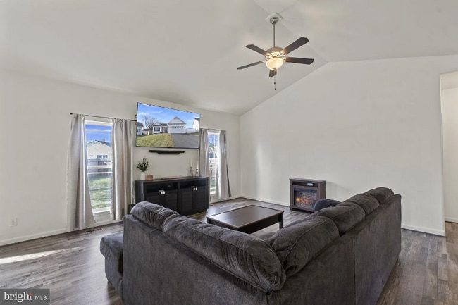 Photo - 104 Ridgeway St