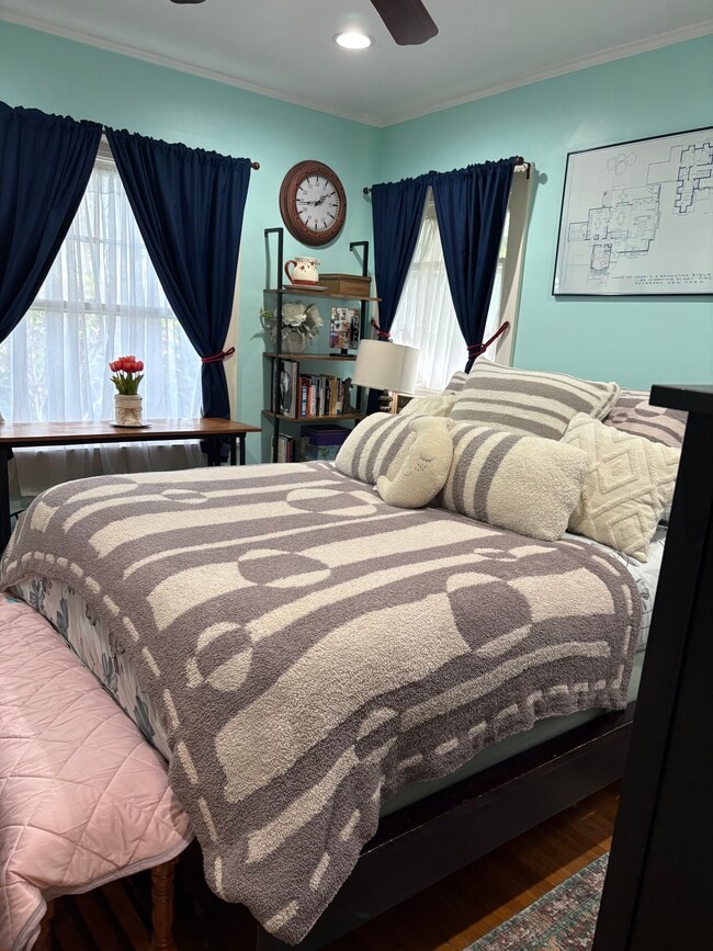 Photo - 839 N Orange Dr Unidad Loft Above Main House