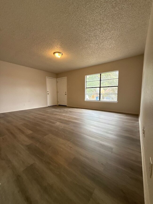4315 Lehman Dr