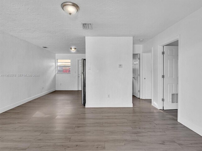 Photo - 2512 NW 9th Pl Unidad 2