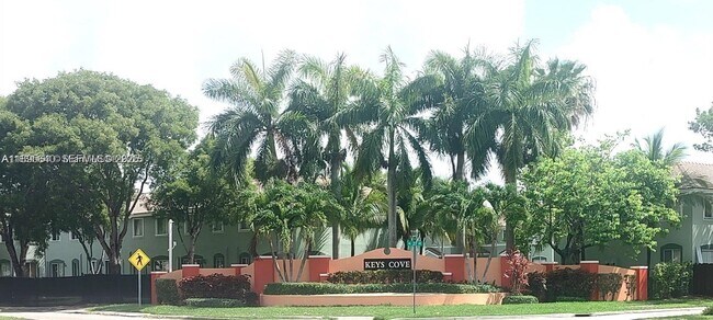 Building Photo - 1528 SE 24th Ct