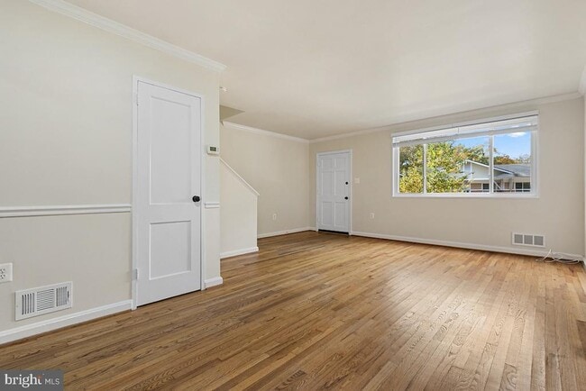 Building Photo - 9003 Manchester Rd