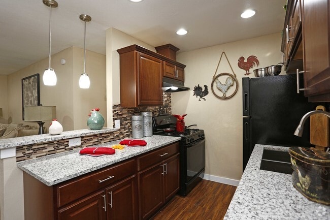 2BR,1BA - 848SF - KITCHEN