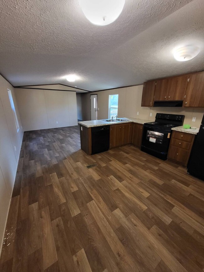 Photo - 1594 Dean Dr