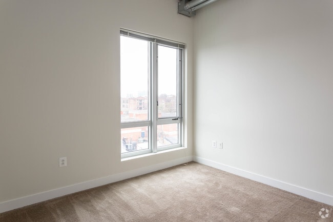 2BR, 2BA - 885 SF