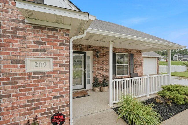 Photo - 209 Norwich Dr