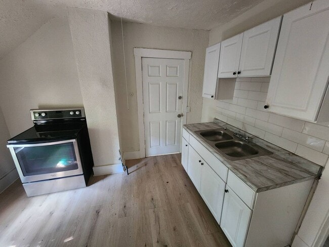 Photo - 2186 E 89th St Unit 3