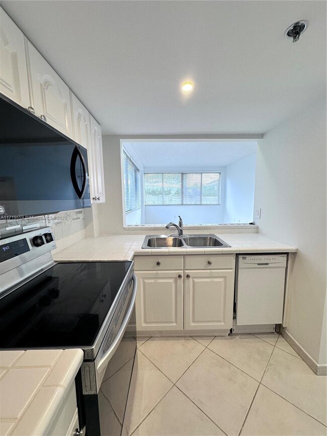 Photo - 540 Brickell Key Dr Condo Unit 302