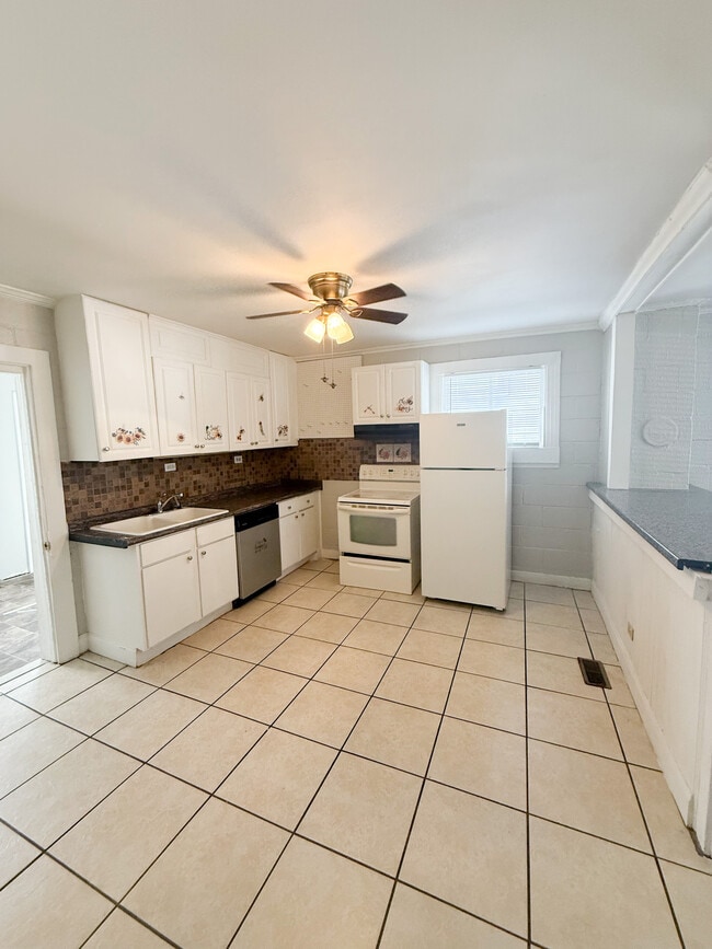 Photo - 913 Pine St