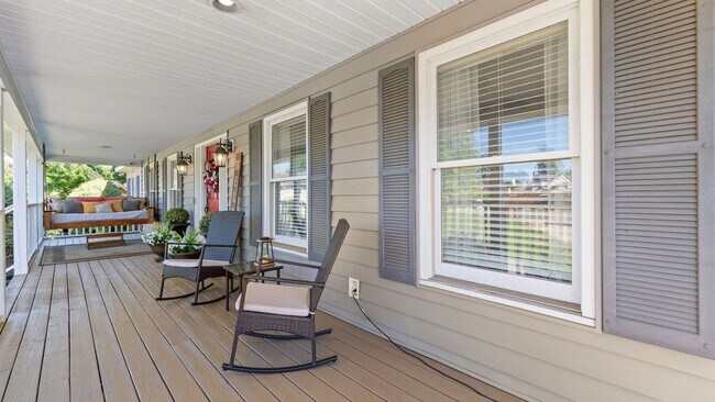Photo - Spacious 5 Bed 4.5 Bath Available July 2026