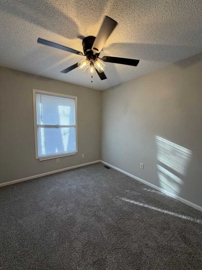 Photo - 1835 S Stacey St Unidad 1835 S. Stacey