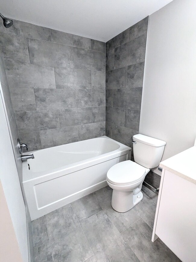 Photo - 5203-152 52 St Unit 102