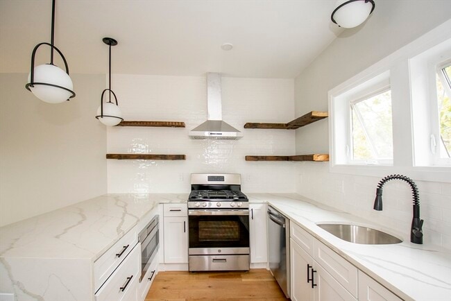 Photo - 348 Chelsea St Unit 3